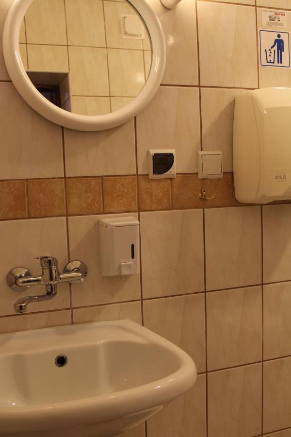Bar Malwa Motel Aleksandrów Łódzki Екстериор снимка