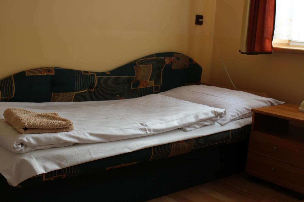 Bar Malwa Motel Aleksandrów Łódzki Екстериор снимка