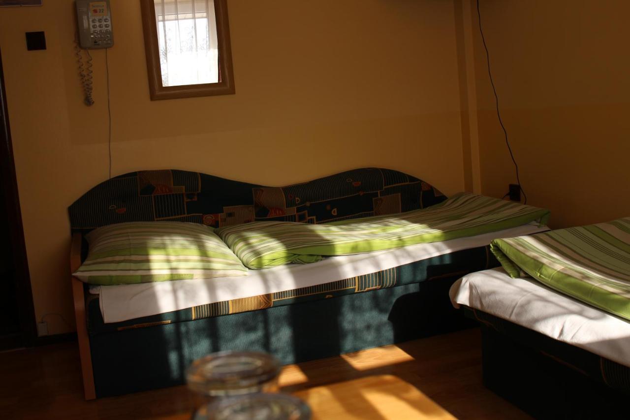 Bar Malwa Motel Aleksandrów Łódzki Екстериор снимка