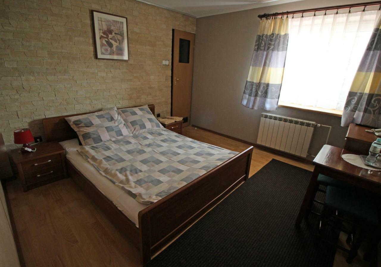 Bar Malwa Motel Aleksandrów Łódzki Екстериор снимка