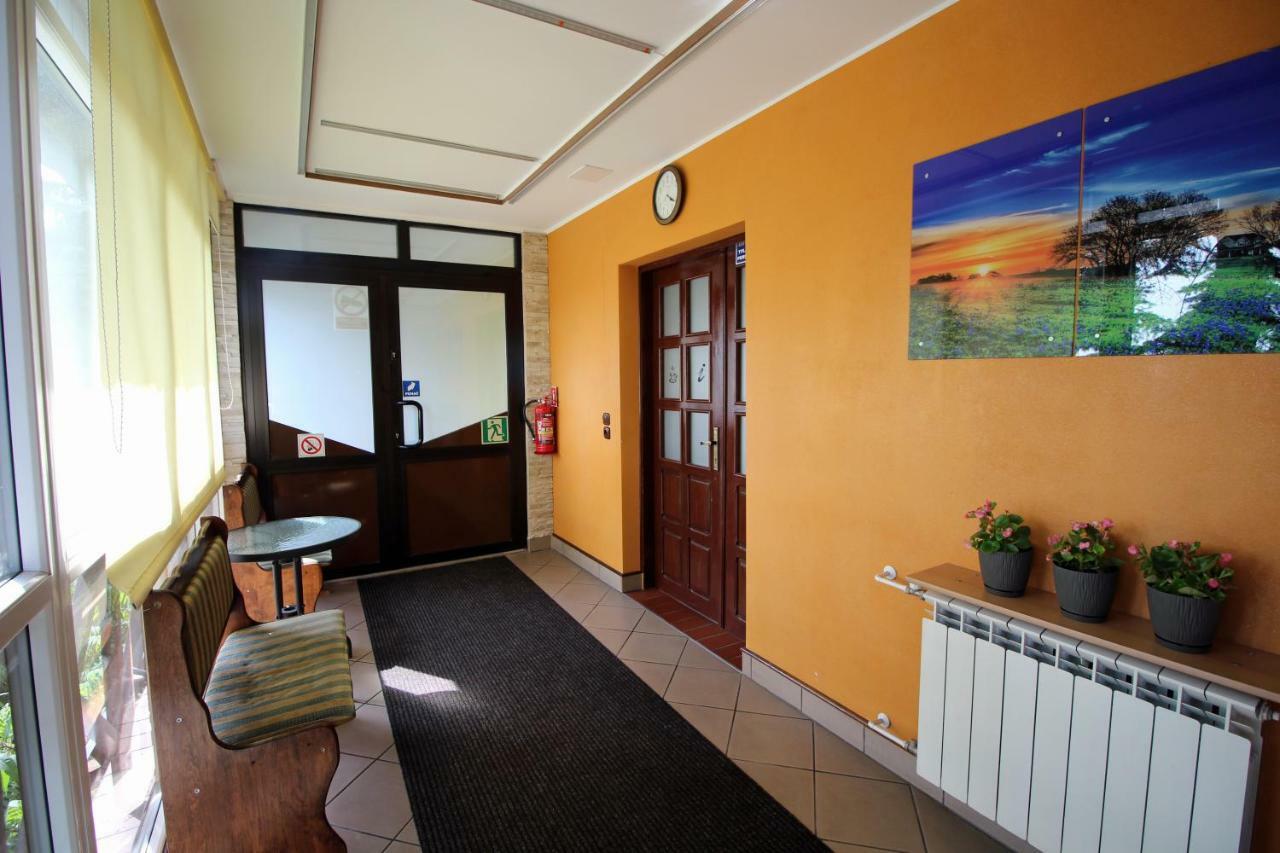 Bar Malwa Motel Aleksandrów Łódzki Екстериор снимка