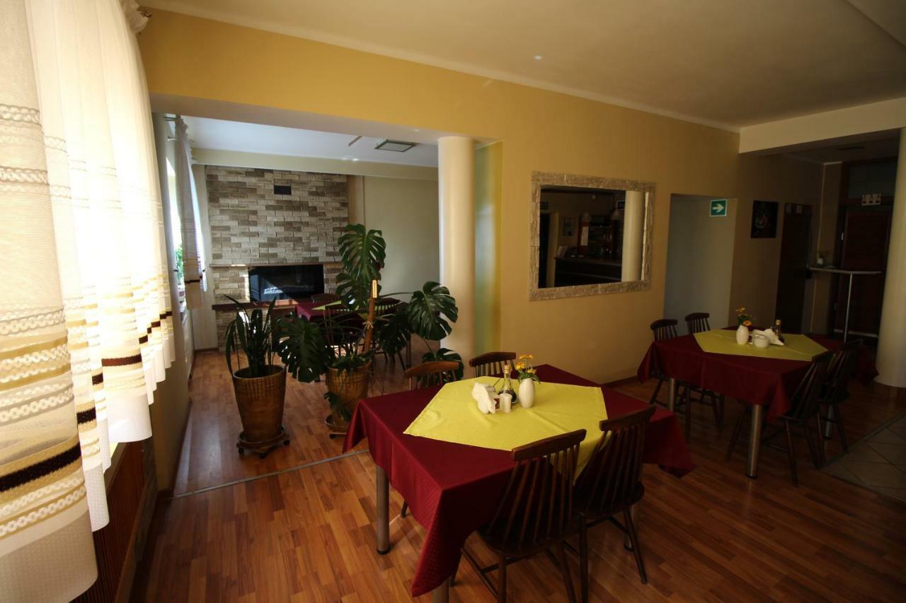 Bar Malwa Motel Aleksandrów Łódzki Екстериор снимка